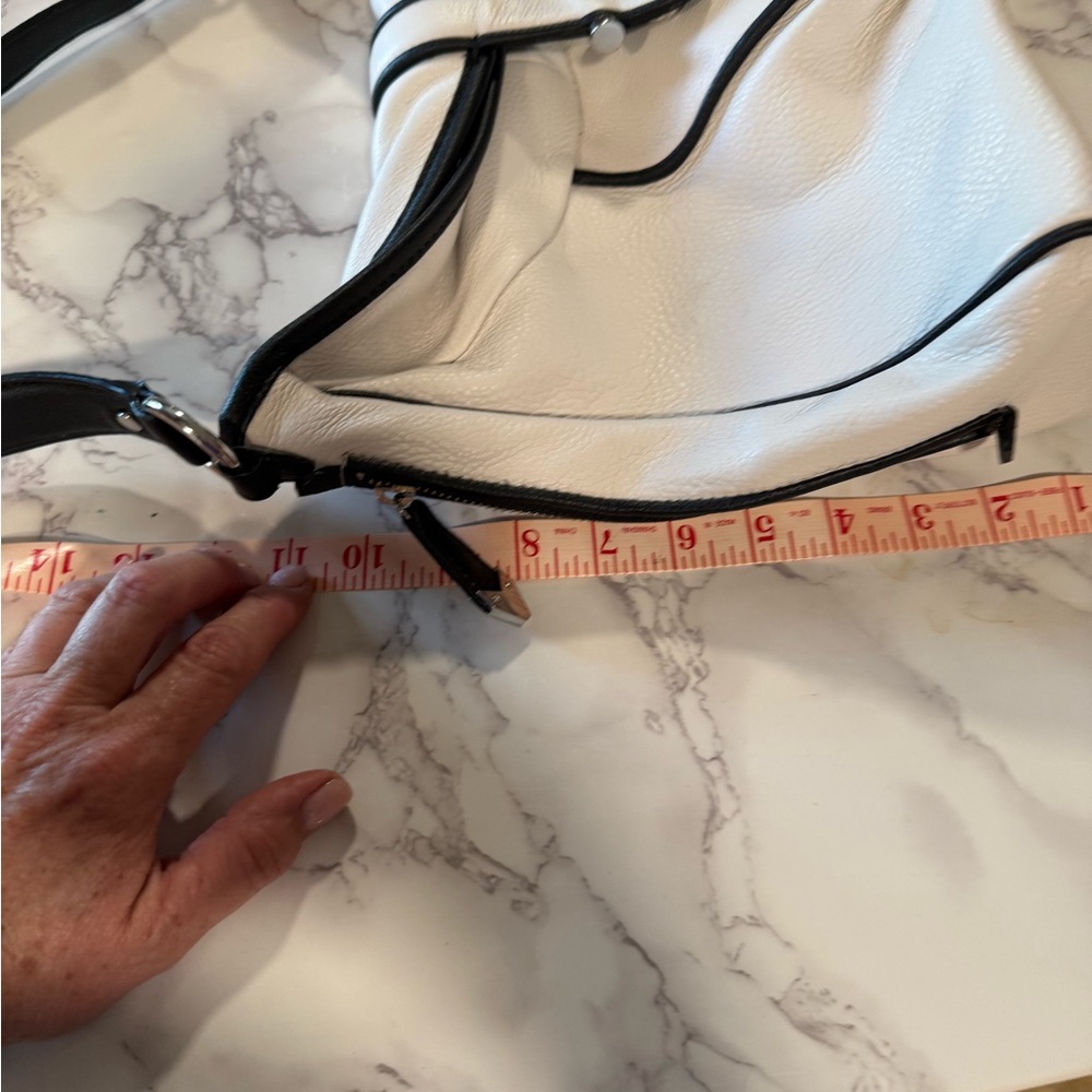 Perlina Black and White Shoulder Bag Modern Design - Picture 3 of 15